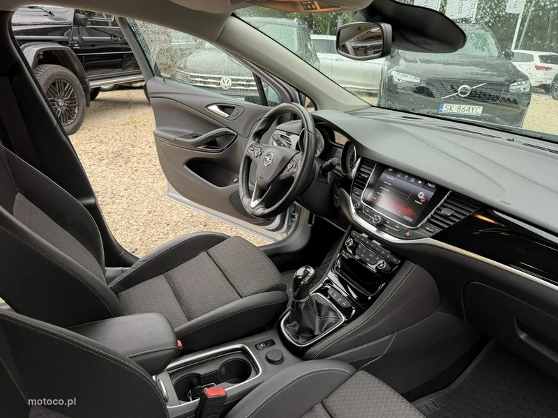 Opel Astra Sports Tourer 12