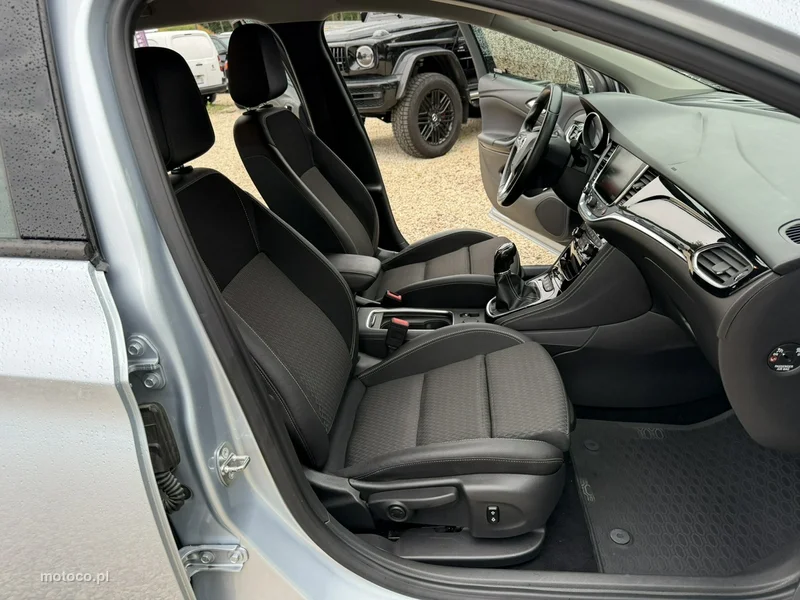 Opel Astra Sports Tourer 14