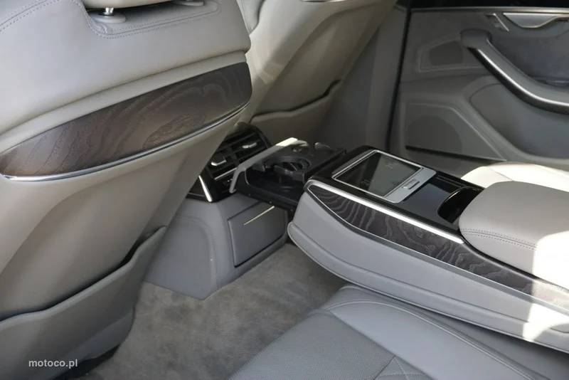 Audi A8 D5 11