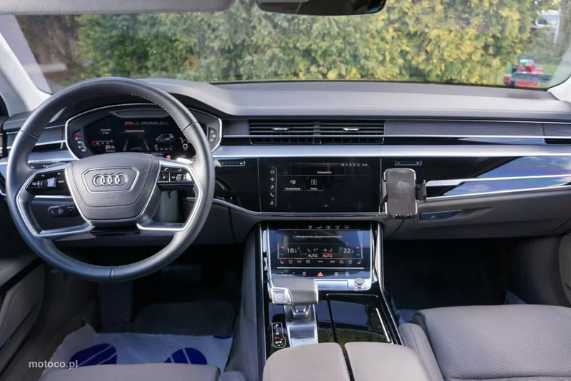 Audi A8 D5 6