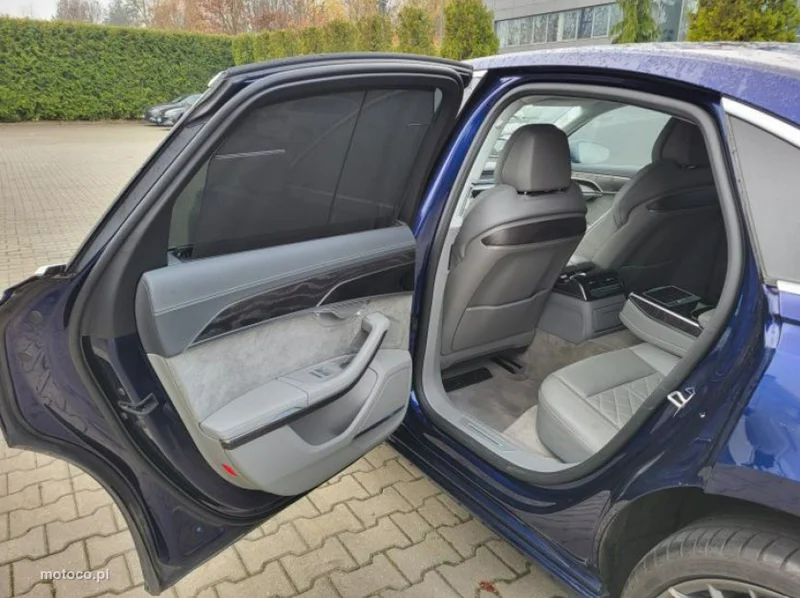 Audi A8 D5 9