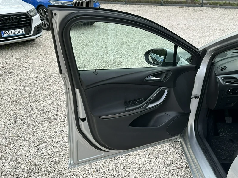 Opel Astra Sports Tourer 13