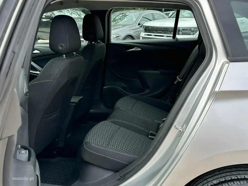 Opel Astra Sports Tourer 15