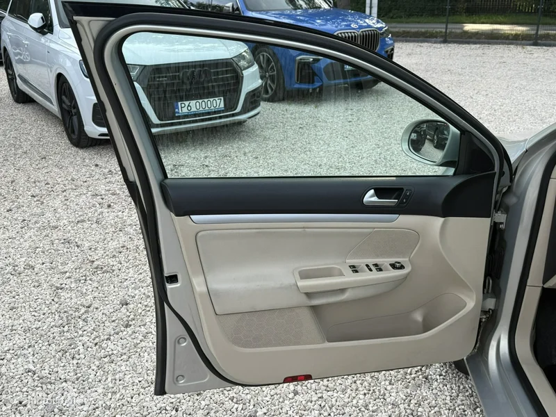 Volkswagen Golf VI 11