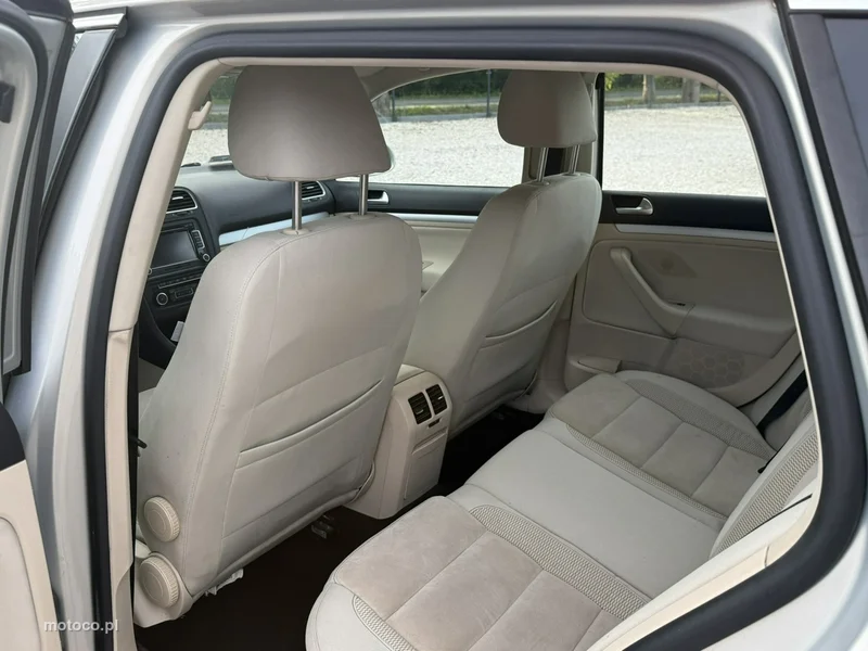 Volkswagen Golf VI 12
