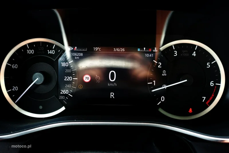 Jaguar F-Pace 13