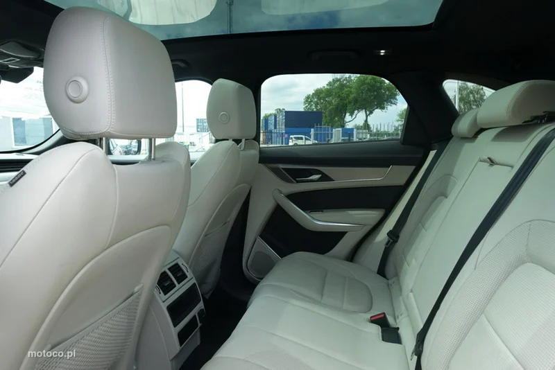 Jaguar F-Pace 18