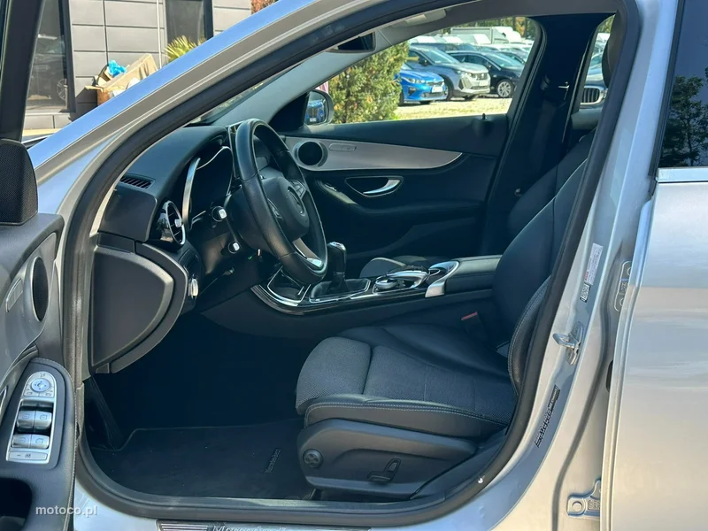 Mercedes-Benz Klasa C W205 C 200 12