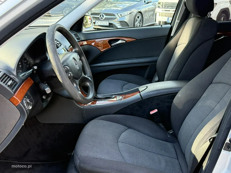 Mercedes-Benz Klasa E W211 E 220 11