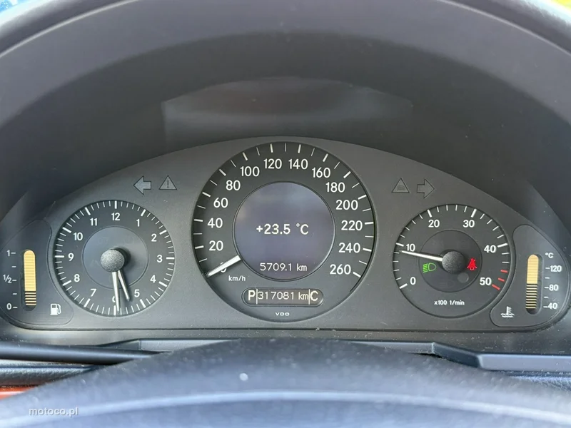 Mercedes-Benz Klasa E W211 E 220 24