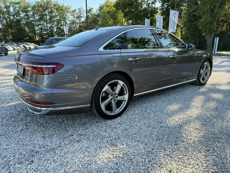 Audi A8 D5 12