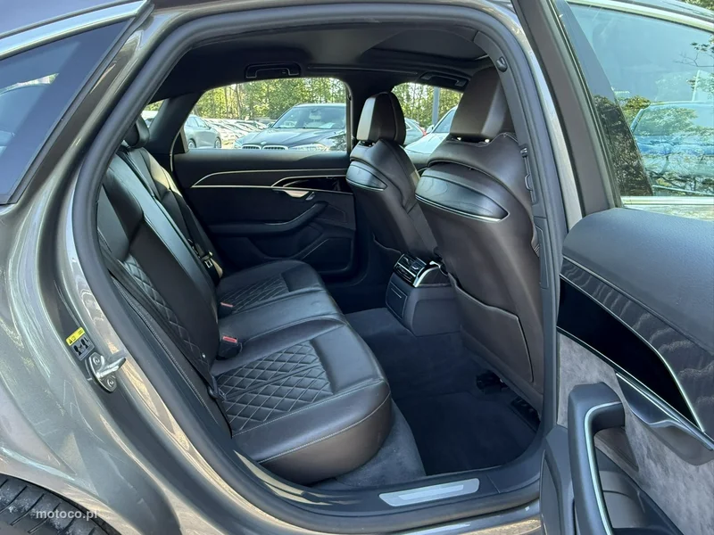 Audi A8 D5 14