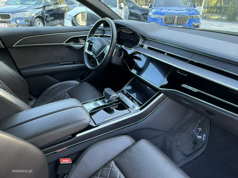 Audi A8 D5 16