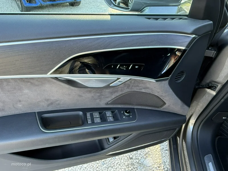 Audi A8 D5 20