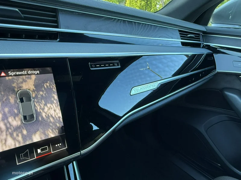 Audi A8 D5 25