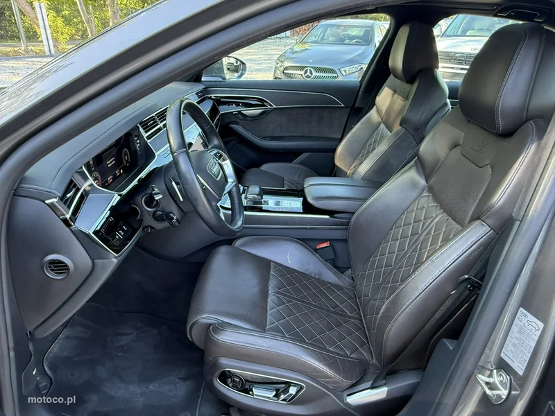 Audi A8 D5 30