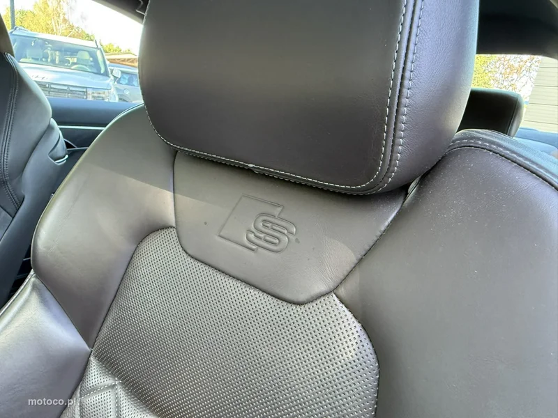 Audi A8 D5 33