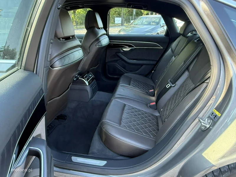 Audi A8 D5 34