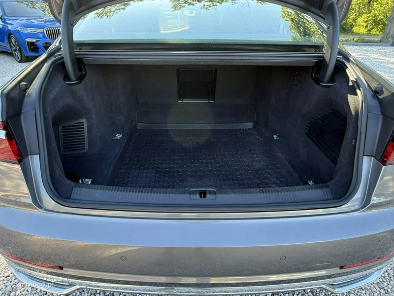Audi A8 D5 9