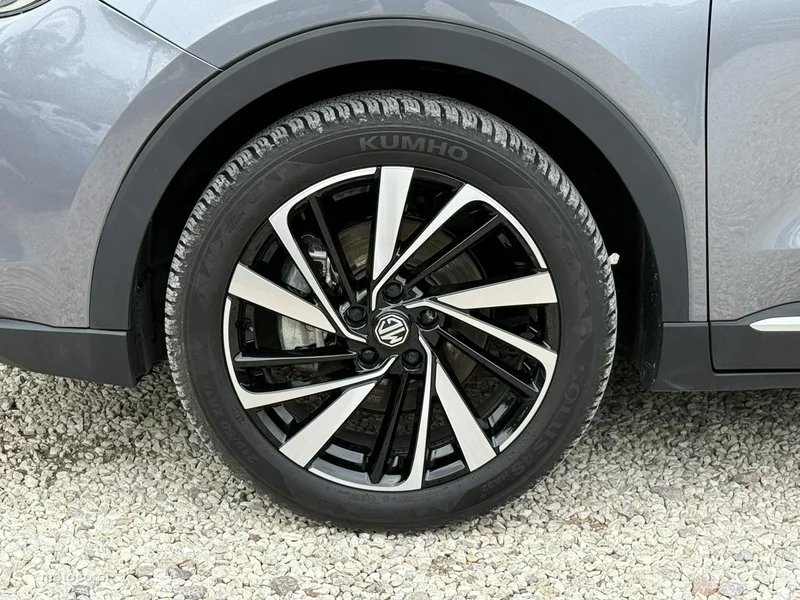 MG ZS 9