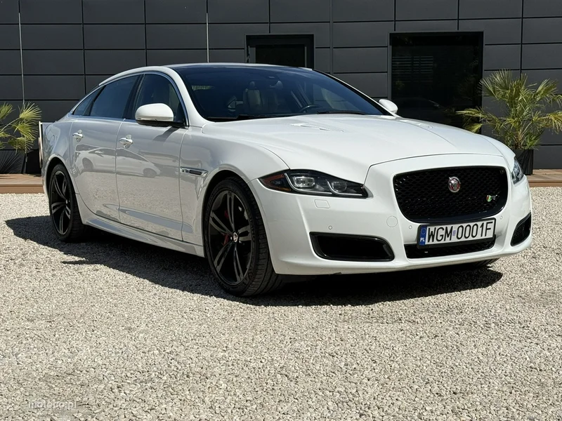 Jaguar XJR