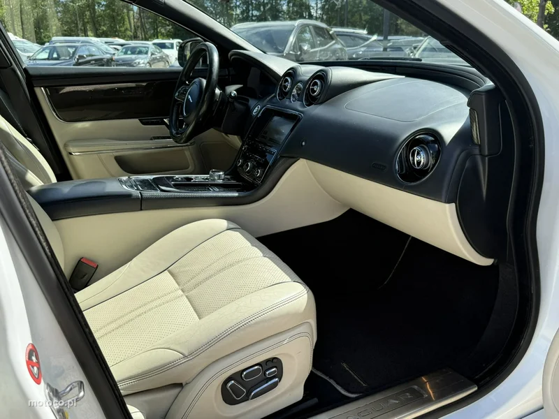 Jaguar XJR 22