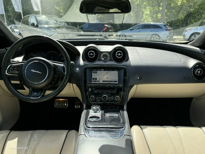 Jaguar XJR 25