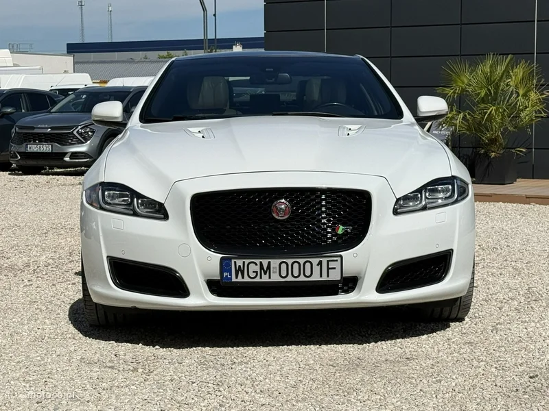Jaguar XJR 8
