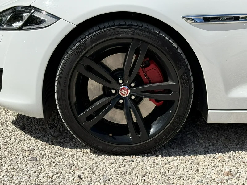 Jaguar XJR 9