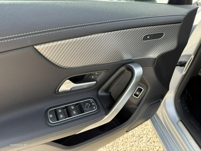 Mercedes-Benz CLA C118 180 21