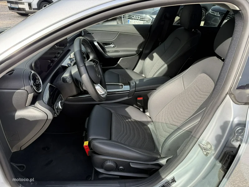 Mercedes-Benz CLA C118 180 22
