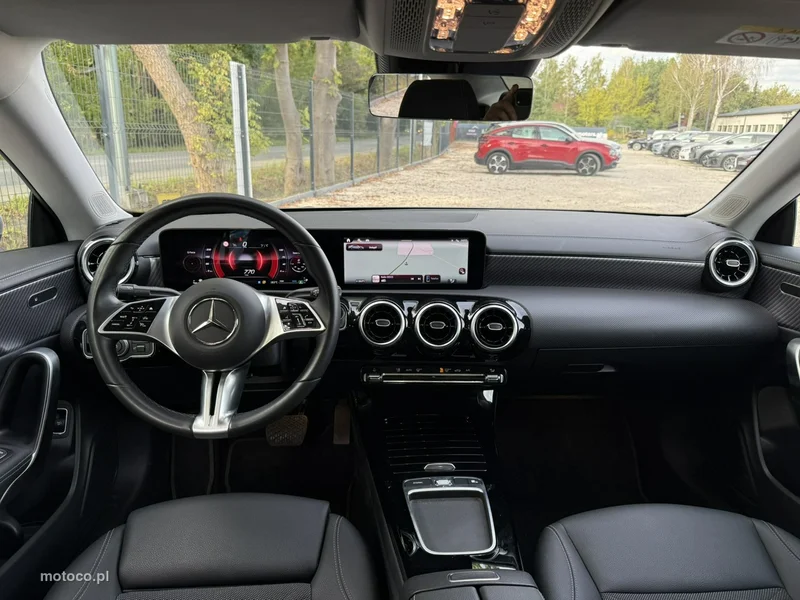Mercedes-Benz CLA C118 180 32