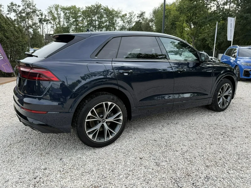 Audi Q8 4M 22