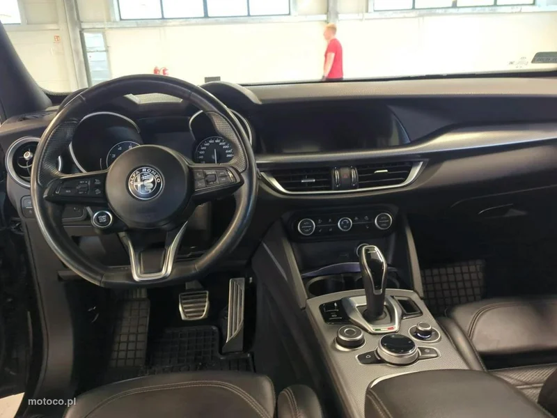 Alfa Romeo Stelvio 6
