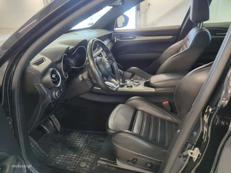 Alfa Romeo Stelvio 7