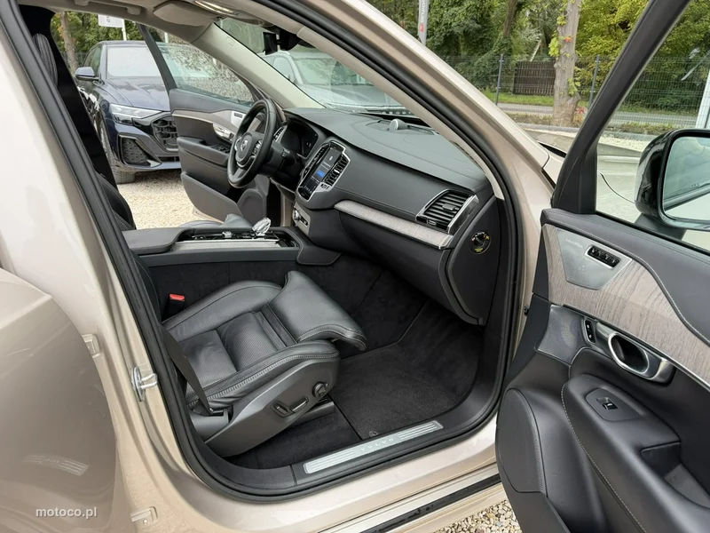 Volvo XC 90 25