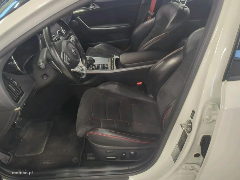 Kia Stinger 12