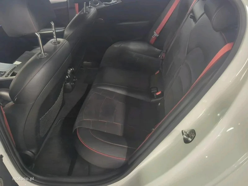 Kia Stinger 4