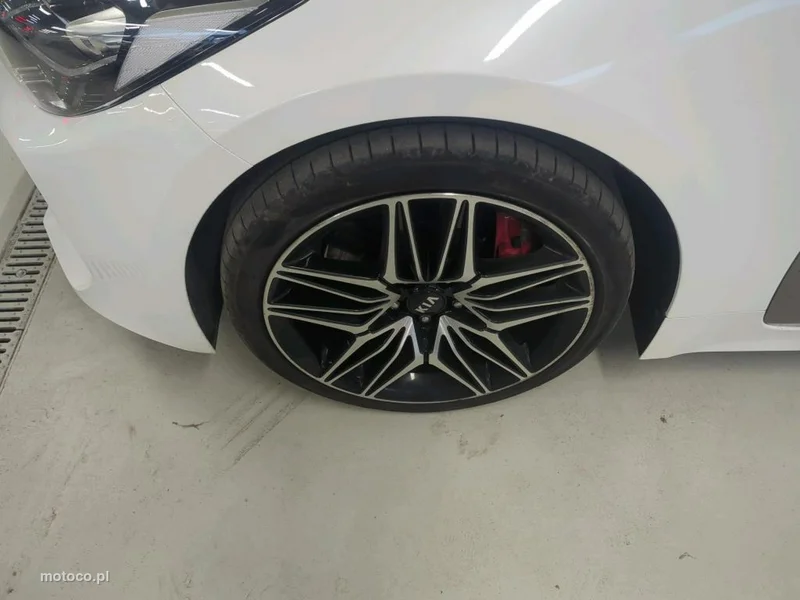 Kia Stinger 9