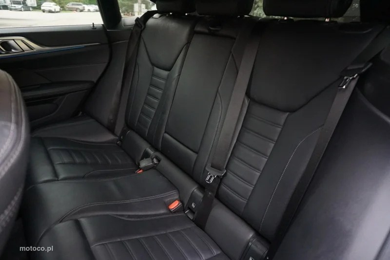 BMW i4 12