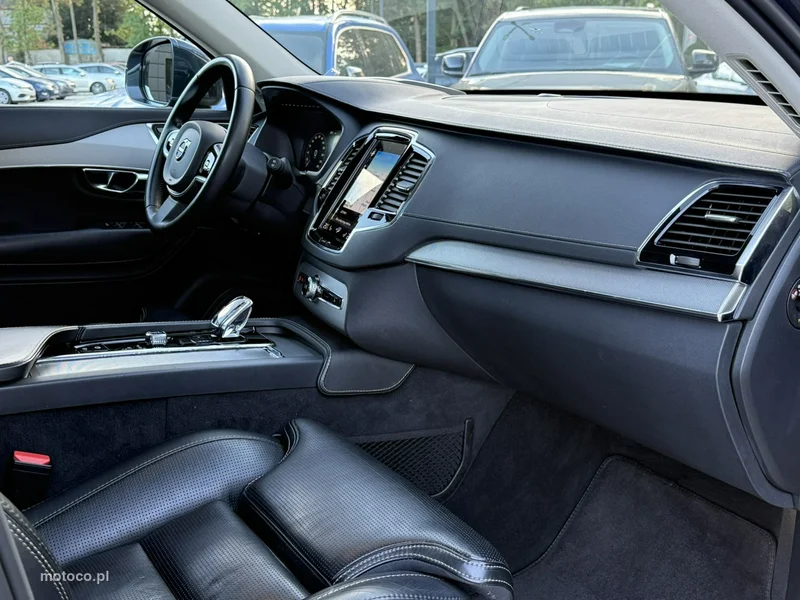 Volvo XC 90 22