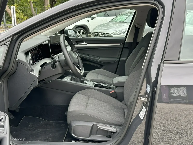 Volkswagen Golf VIII 11