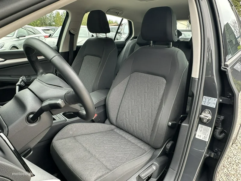 Volkswagen Golf VIII 12
