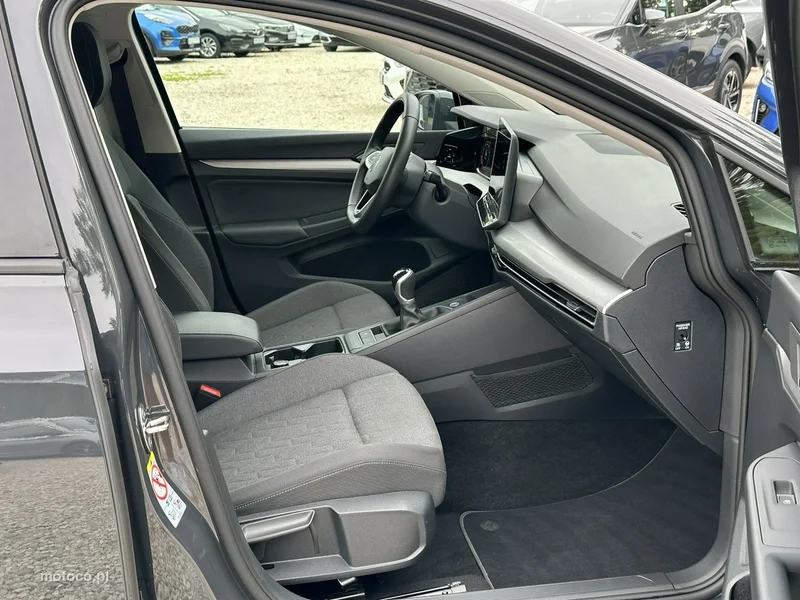 Volkswagen Golf VIII 18