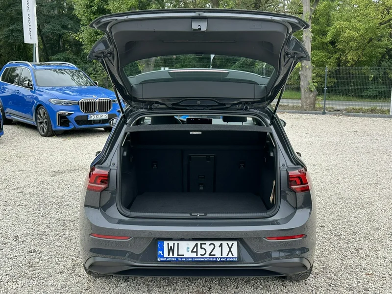 Volkswagen Golf VIII 9