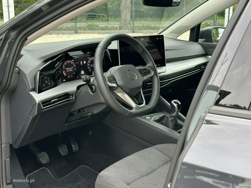 Volkswagen Golf VIII 10