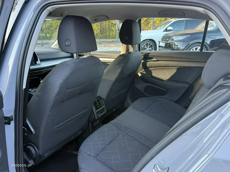 Volkswagen Golf VIII 13