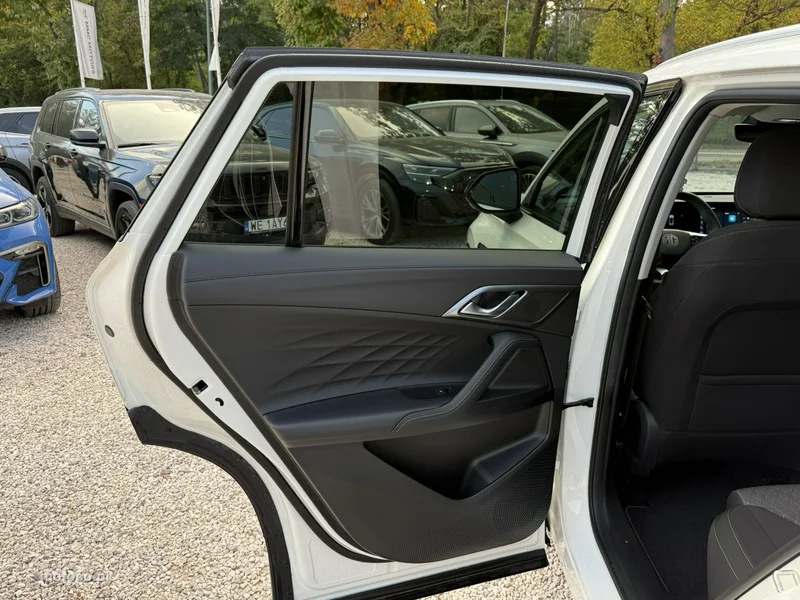 MG HS 16