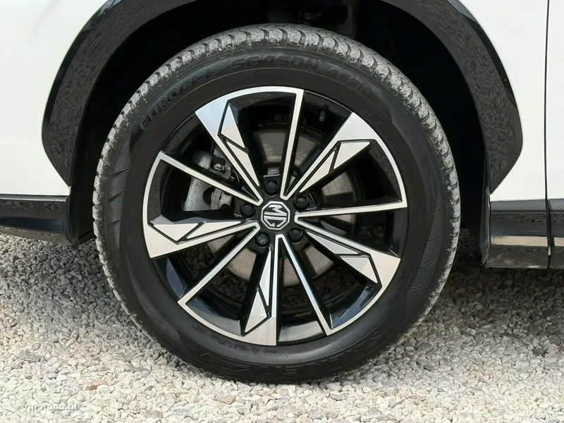 MG HS 9