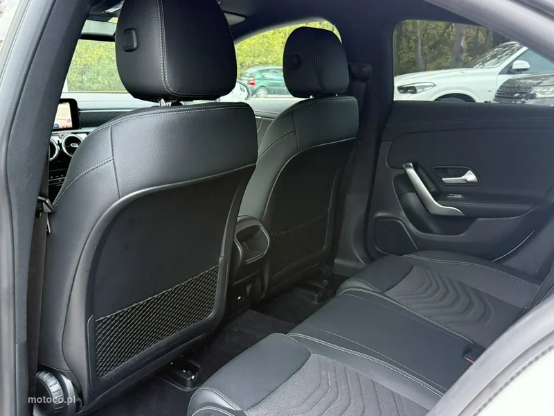Mercedes-Benz CLA C118 180 11